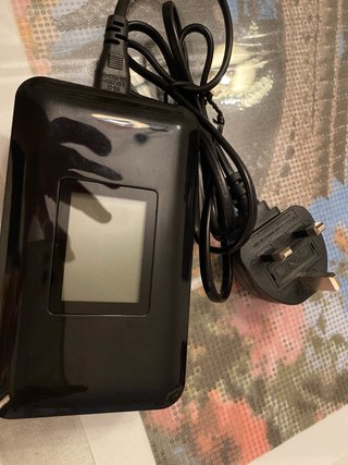 Cargador USB Múltiple con Pantalla