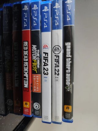 PS4 Pro 1TB + 2 Mandos + Cargador + 5 Juegos