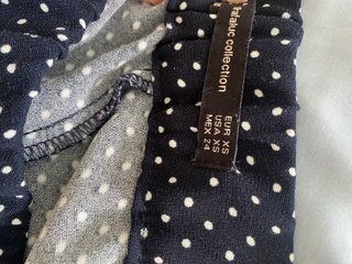 Pantalón bombacho azul con lunares blancos