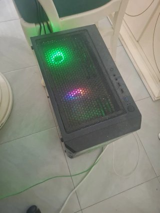 Computer e monitor da gioco RGB in vendita