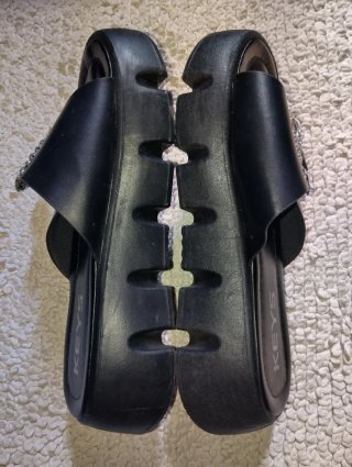 Sandali Keys neri con fibbia gioiello
