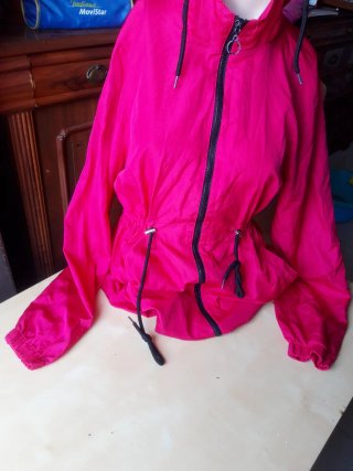 Parka rosa con capucha Talla M