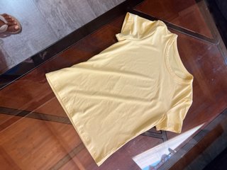 Camiseta amarilla de manga corta
