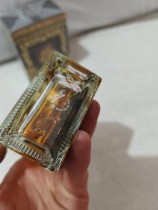 Perfume Abyat Al Qaid Negro y Dorado
