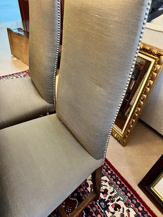Mesa de comedor de madera y tela