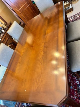 Mesa de comedor de madera y tela