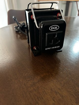 Transformador DGK TC500W Step Up/Down 500W