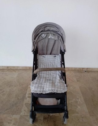 Carrito de bebé gris