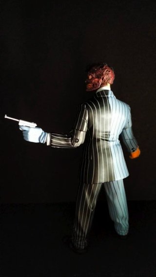 Figura Dos Caras Batman The Long Halloween DC