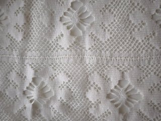 Lote Ajuar Vintage: Colcha Cama + Toquilla a Juego