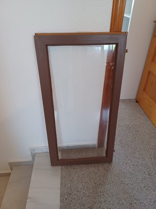 Ventana de madera con cristal