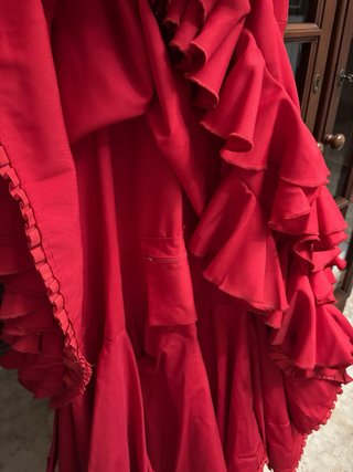Bata flamenca roja con volantes