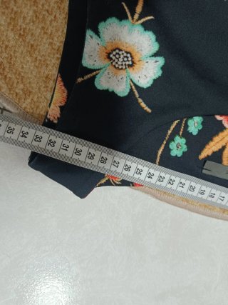 Vestido estampado floral con volantes