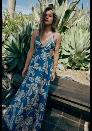 Vestido midi azul con aberturas laterales