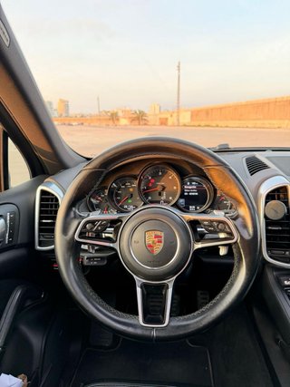 Porsche Cayenne FULL BLACK! TECHO PARONAMICO!
