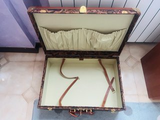 Valigia vintage con fantasia