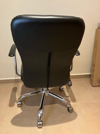 Silla de oficina negra