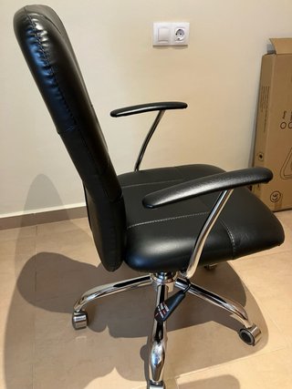 Silla de oficina negra