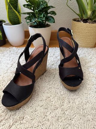 Sandalias Cuña Tommy Hilfiger Negras Tiras Cruzada
