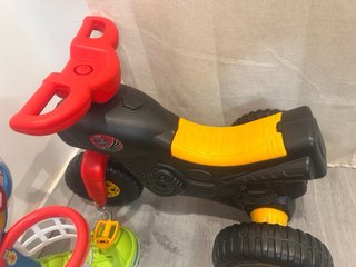 Juguetes para niños: Motos y Cesta Baloncesto