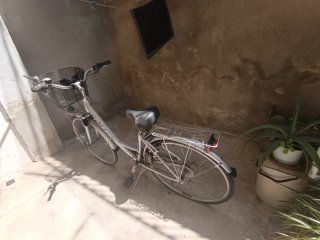 Bicicleta de paseo con cesta