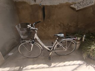 Bicicleta de paseo con cesta