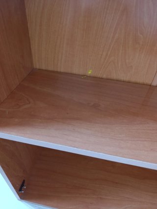 Estantería alta de madera