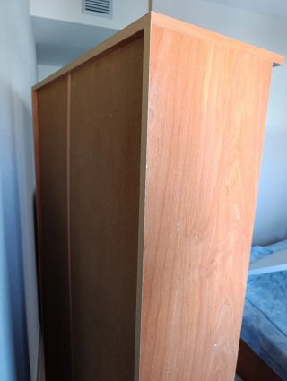 Estantería alta de madera