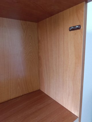 Estantería alta de madera