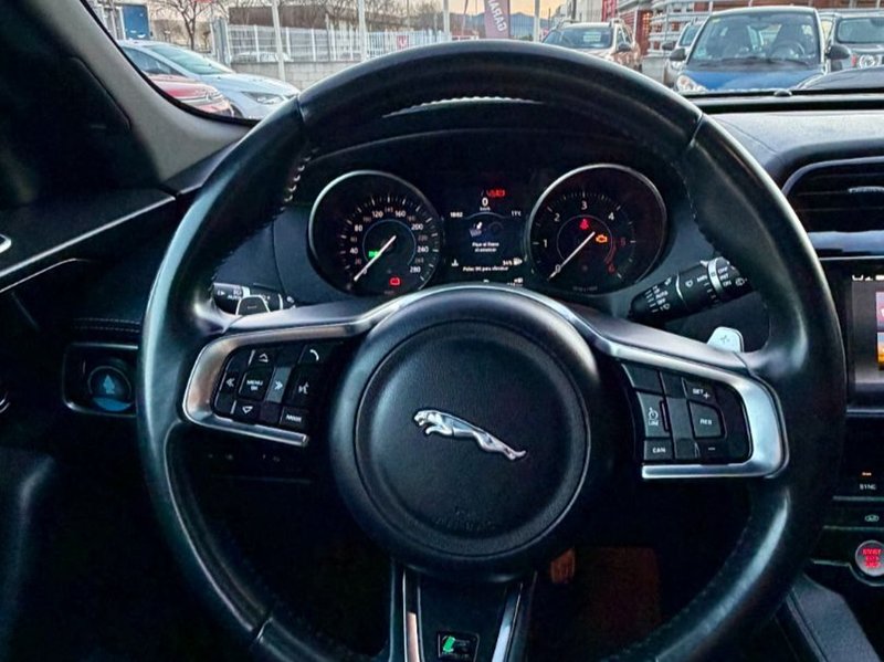 Jaguar F-Pace 2018, foto 11