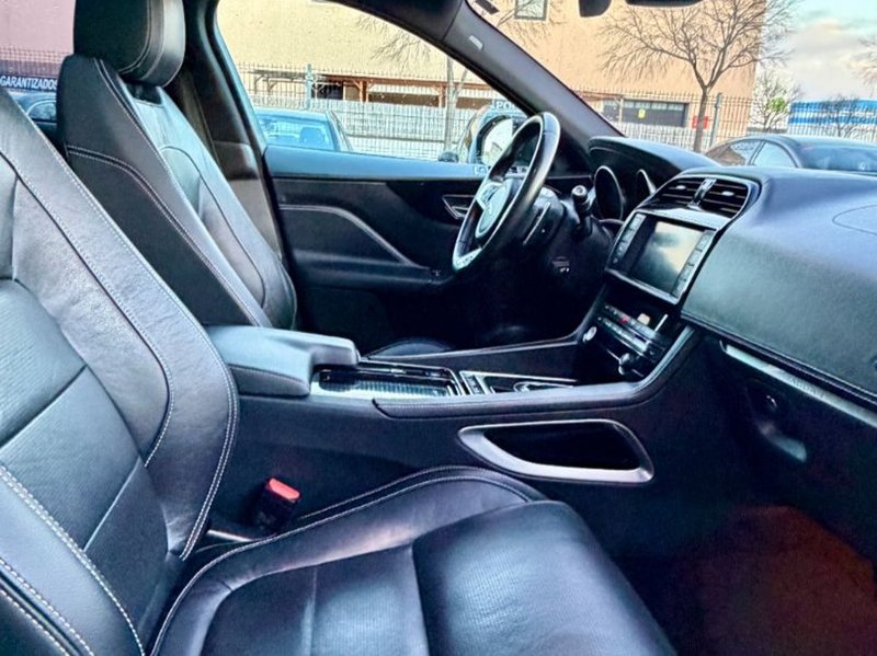 Jaguar F-Pace 2018, foto 22