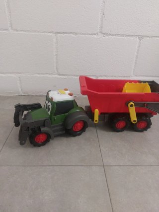 Tractor con remolque de juguete
