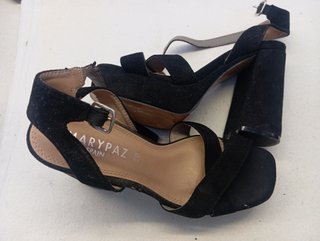 Zapatos de tacón Marypaz negros