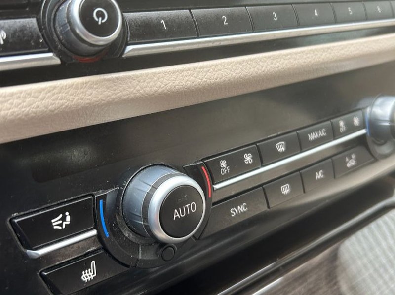 BMW Serie 5 530 d Touring xDrive 2013, foto 18