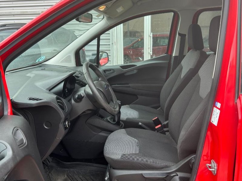 Ford Transit Courier 2017, foto 14