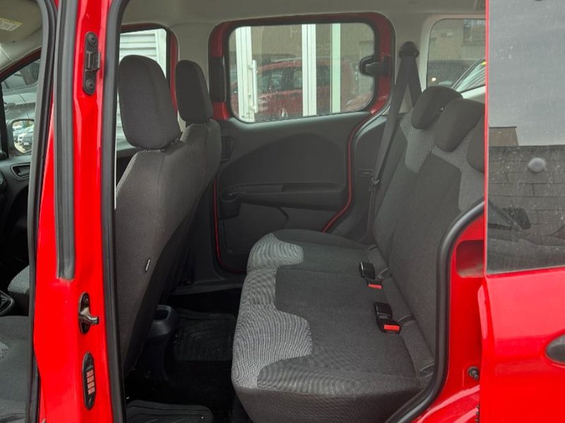 Ford Transit Courier 2017, foto 15