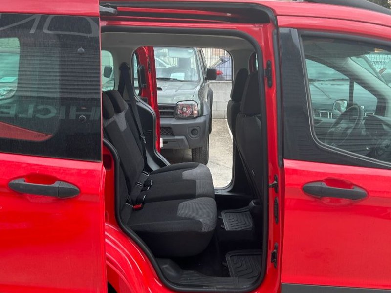 Ford Transit Courier 2017, foto 16