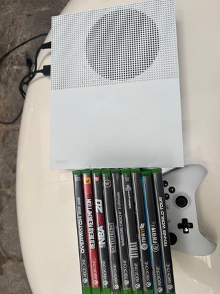 Xbox One S 1TB + Mando + 12 Juegos