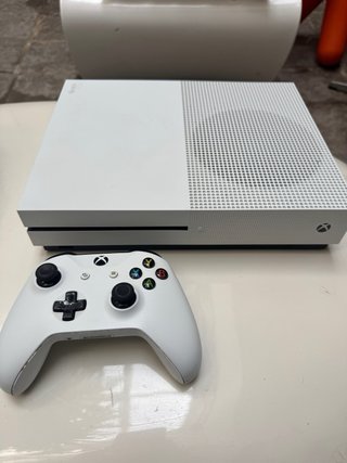 Xbox One S 1TB + Mando + 12 Juegos
