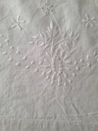 Juego de sábanas y funda almohada bordada a mano