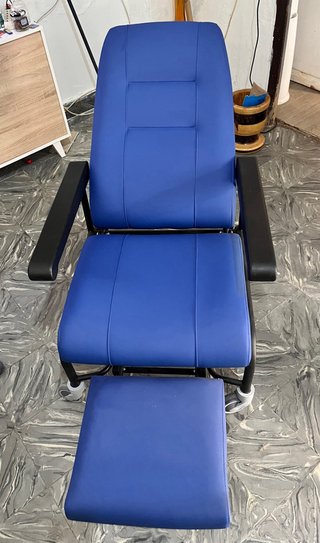 Silla de oficina azul y negra