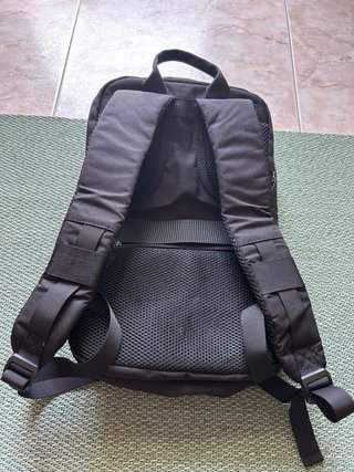 Mochila de viaje negra