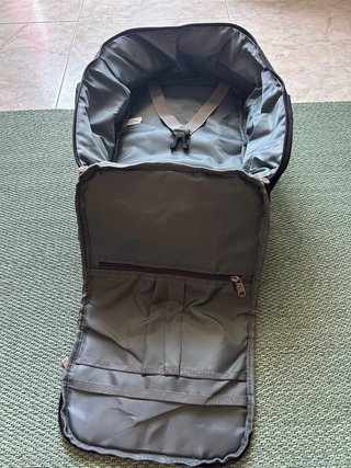 Mochila de viaje negra