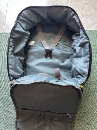 Mochila de viaje negra