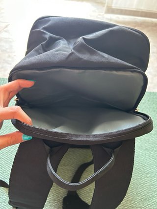 Mochila de viaje negra