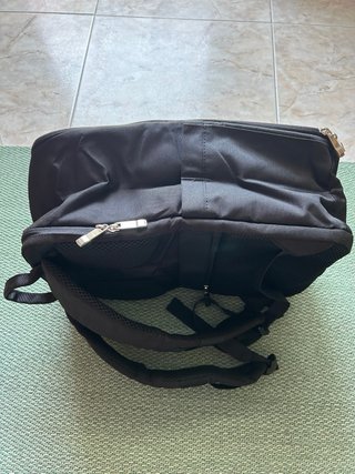 Mochila de viaje negra
