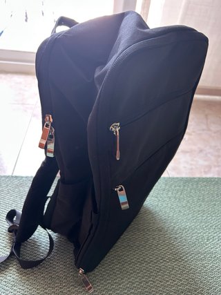 Mochila de viaje negra