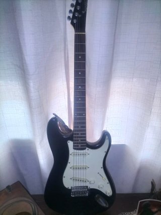 Lote Guitarras + Amplificador + Megafonía