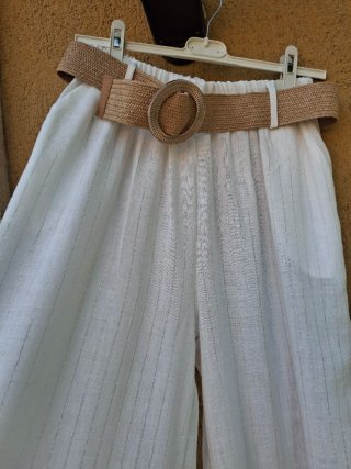 Pantaloni bianchi morbidi con righe argentate