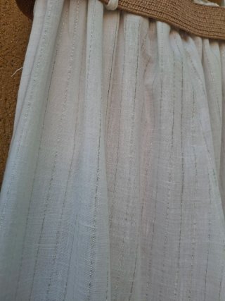 Pantaloni bianchi morbidi con righe argentate